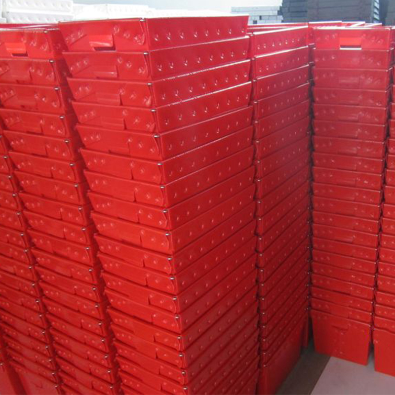 Återvinningsbar korrugerad postbehållare i plast