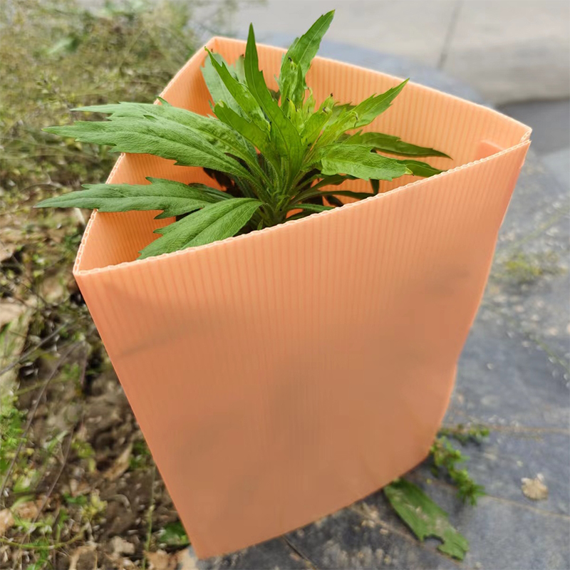 UV-stabiliserade trädskydd av korrugerad plast